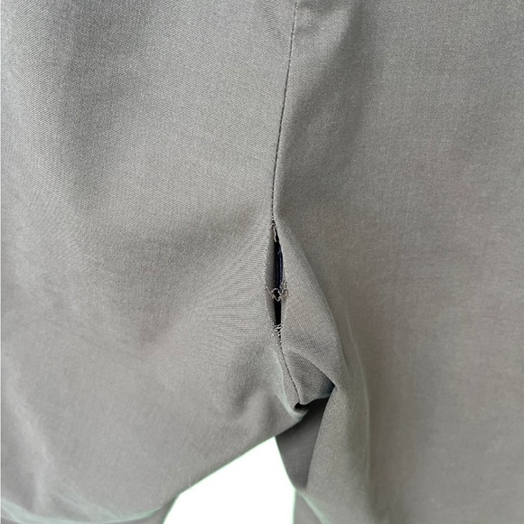 Roundtree and Yorke TravelSmart Dress Pants. Mocha. 46 x 29 - Picture 6 of 8